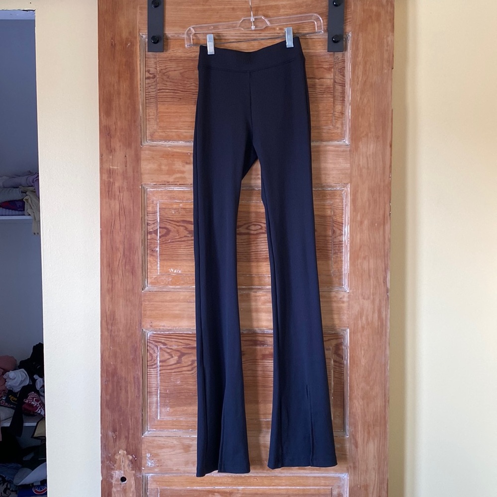 Front slit ribbed black pants